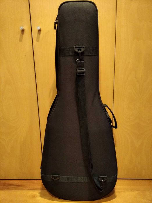 Estojo Gator semi-rígido para guitarra clássica