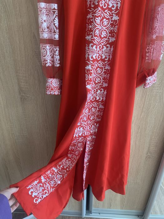 Вишита сукня