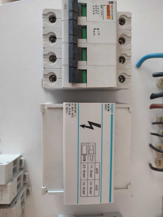 Material elétrico novo e usado