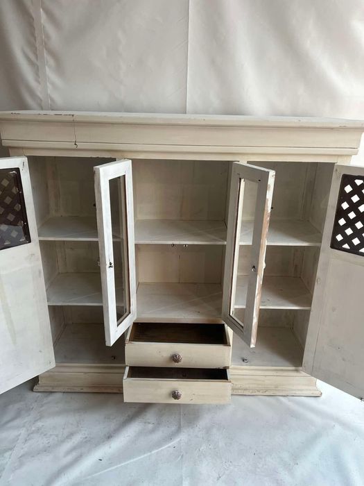 Komoda - witryna z litego drewna