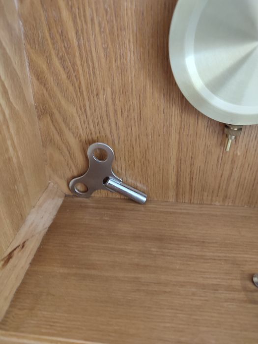 Zegar mechaniczny marki Adler