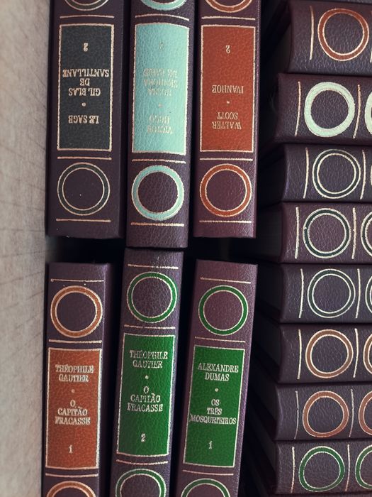 Coleção de 25 livros de contos e novelas