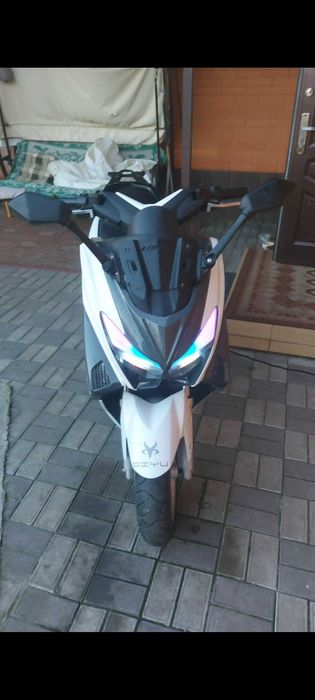 Електромаксіскутер двумісний. Надійний та спортивно гарний.