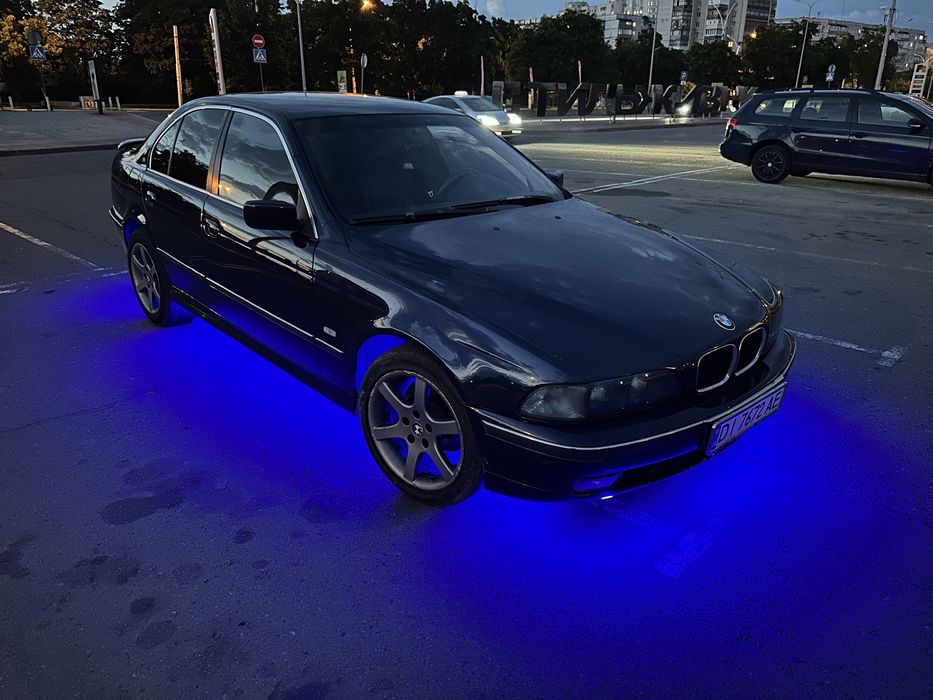 БМВ Е39 BMW E39 автомат 2.0 газ/бенз