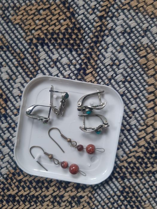 Сережки  з  напікоштовним камінням.