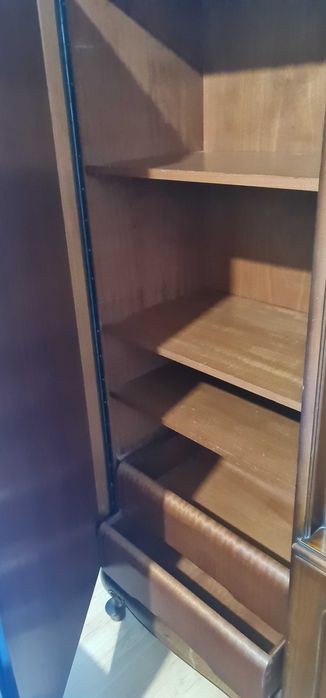 Sprzedam komodę z drewna piękny szafa antyk