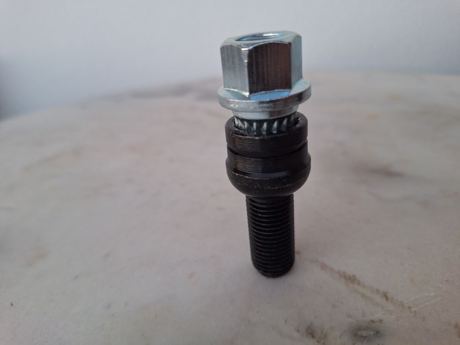 Parafuso para roda de carro