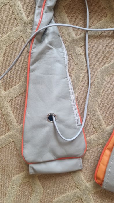 Masażer Shiatsu szary na prąd