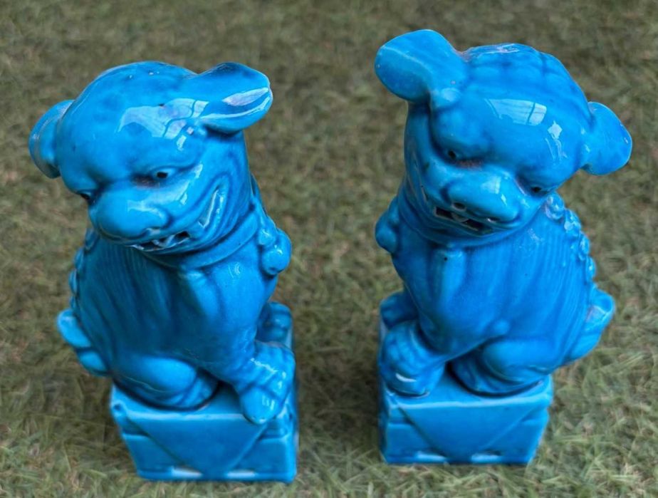 Cães de Fó (também conhecidos como Leões Guardiões Chineses) em porcelana azul