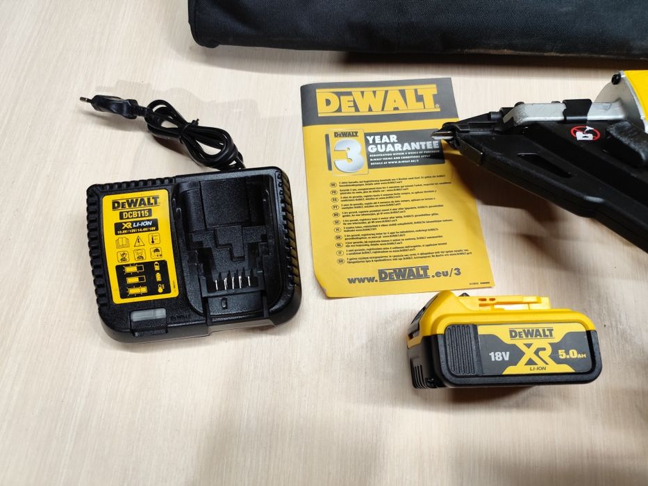 Вживаний DeWalt DCN 693 акумуляторний цвяхозабивач Девол