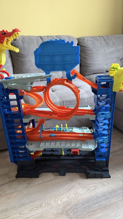 Трек Хот Вілс Легендарний гараж Hot Wheels City Ultimate Garage HKX48