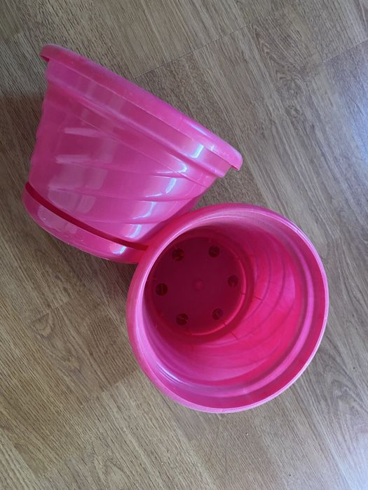 Doniczki z podstawkami