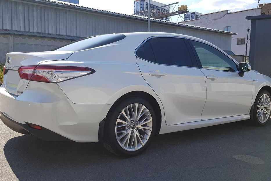 Продам Toyota Camry 2.5 L4 HYBRID (XV70, VIII) 2019