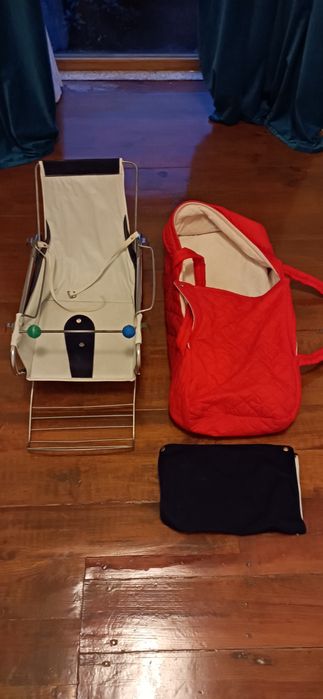 Carrinho de bebê antigo