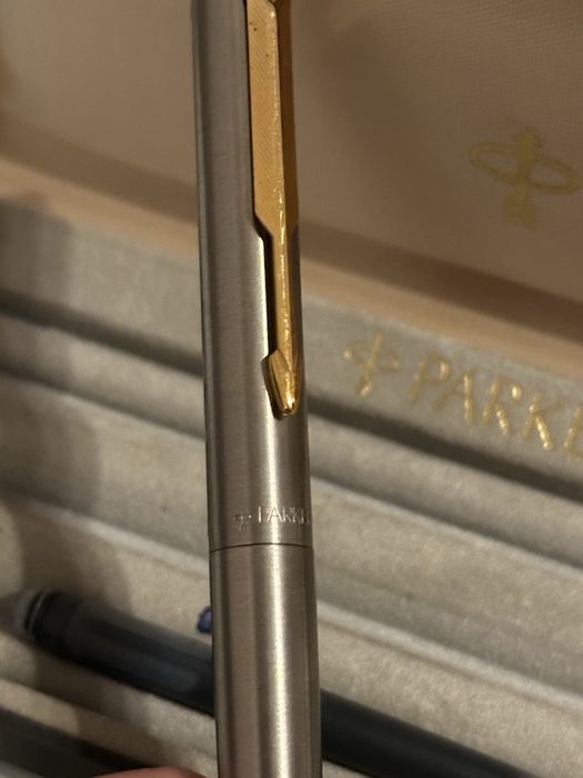 Caneta  parker prateada