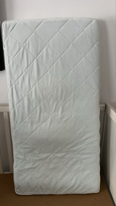 Cama de criança  – ideal para personalizar | Inclui colchão + estrado