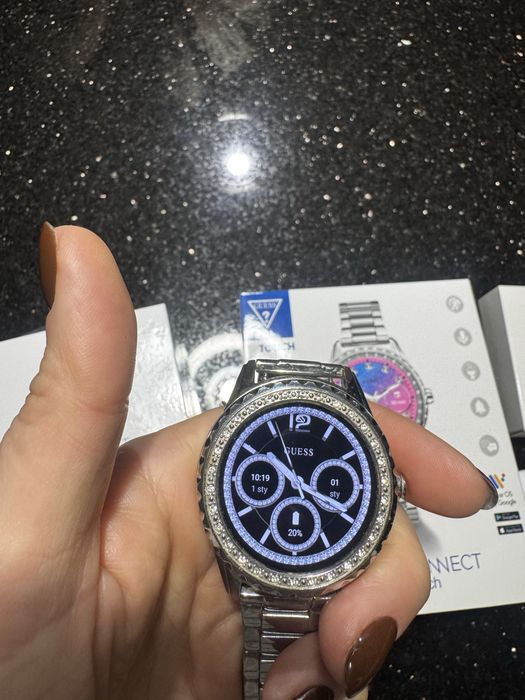 Zegarek smartwatch Guess, stan bardzo dobry, bez wad
