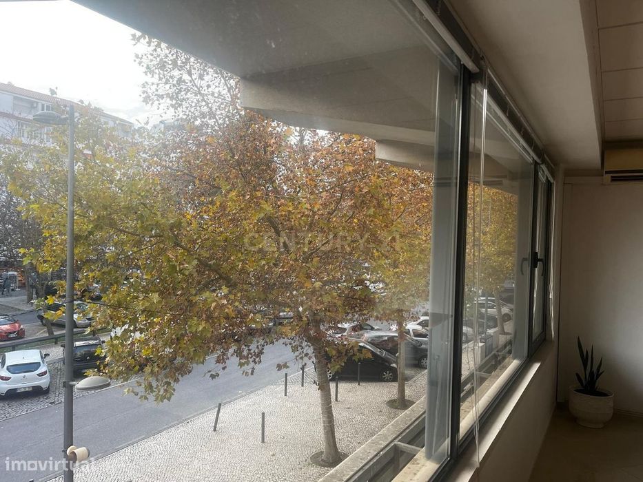 Escritório  na baixa de Albufeira, com lugar de garagem.