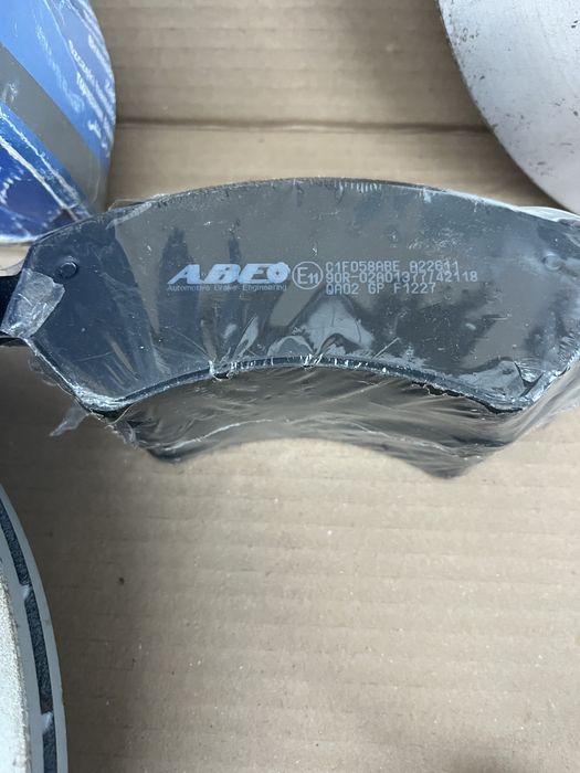 Продається тормозні диски, колодки комплектом!!!