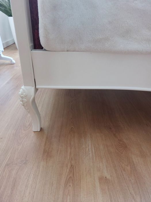 Cama de solteiro  forrada a veludo