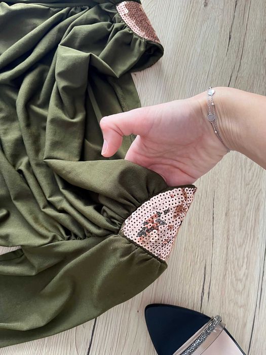 Sukienka khaki długi rękaw cekiny elegancka casualowa Butik XS/34