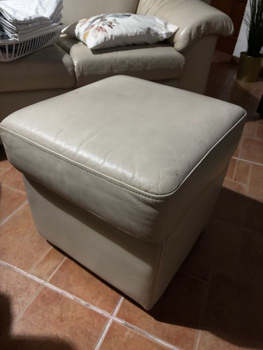 Vendo sofas de pele de cor bege