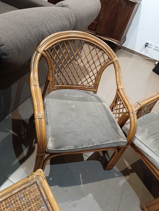 Conjunto mesa, 2 sofás individuais e um sofá 2 lugares