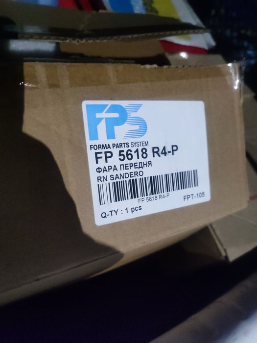Фара права Сандеро Sandero темна