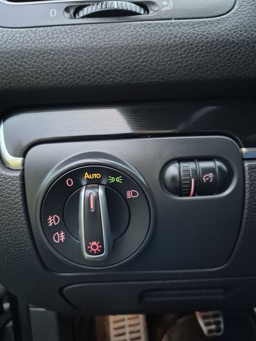 VW Golf.    GTD     - 3 portas