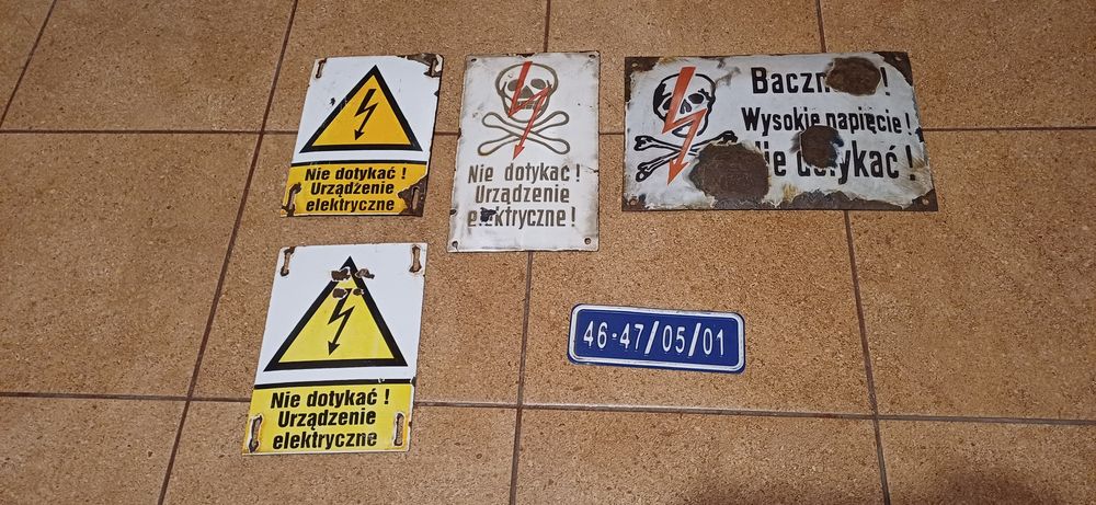 Stare tablice kolekcjonerskie.
