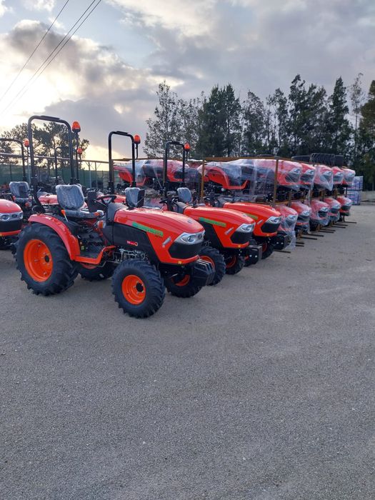 Trator Hinomoto HM 275 NOVO com matricula