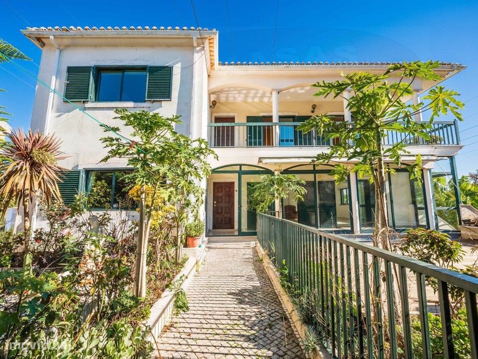 Moradia T5 com 750m² de Terreno - Rua José Afonso, São Marcos