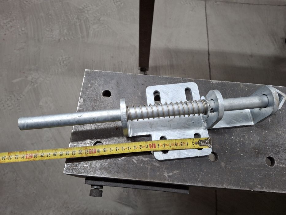 Zasuwa/zamek sprężynowa do furtki obory/stajni