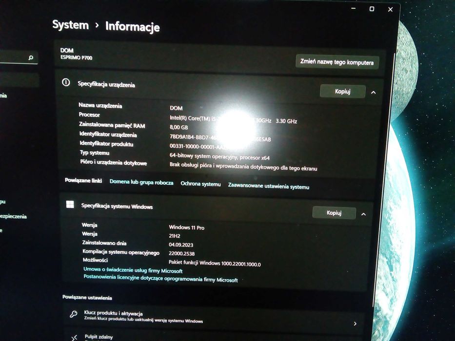 Komputer stacjonarny Fujitsu Esprimo P 700 z monitorem DELL 2210