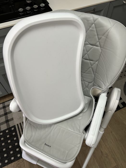 Крісло для годування Carrello з регулюючою спинкою