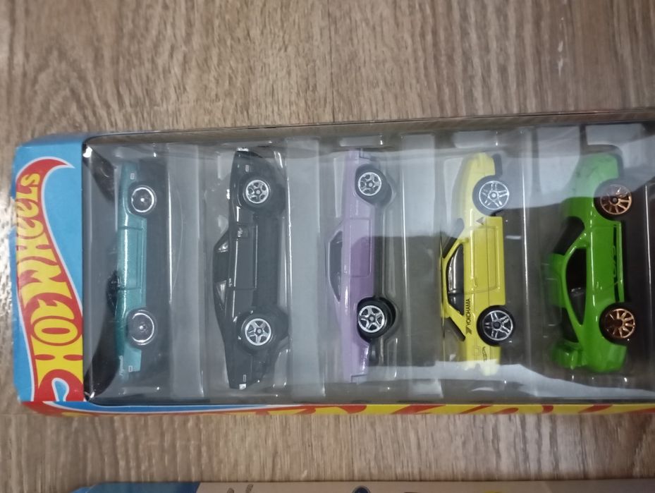Hot wheels pack-5 carros