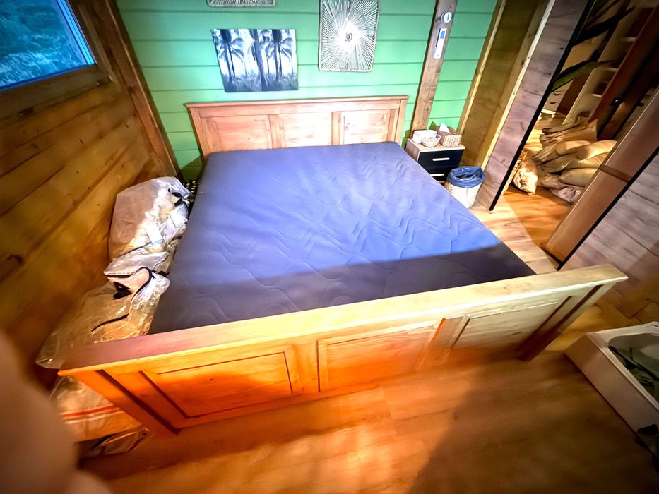 Cama de Casal em Carvalho Maciço + Colchão Premium (Quase Novo)