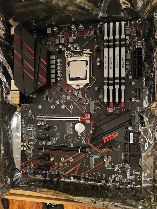 Продаю очень хорошую связку Intel Core I7 9700K + MSI Z390 Gaming Plus