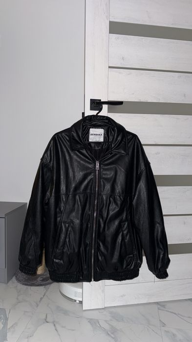 Шкіряна куртка Bershka