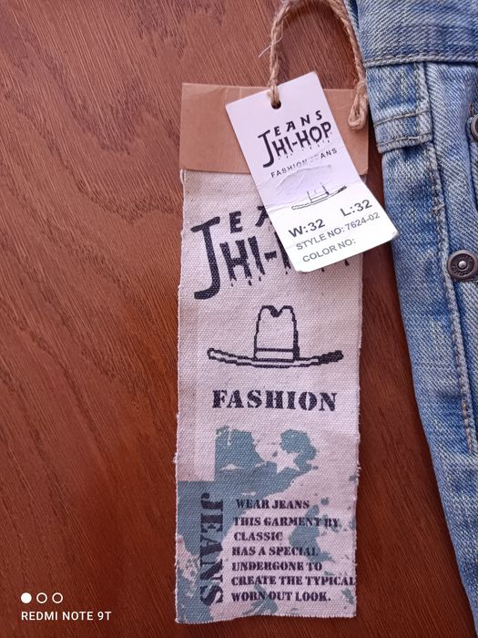 W spodniach młodzieżowe