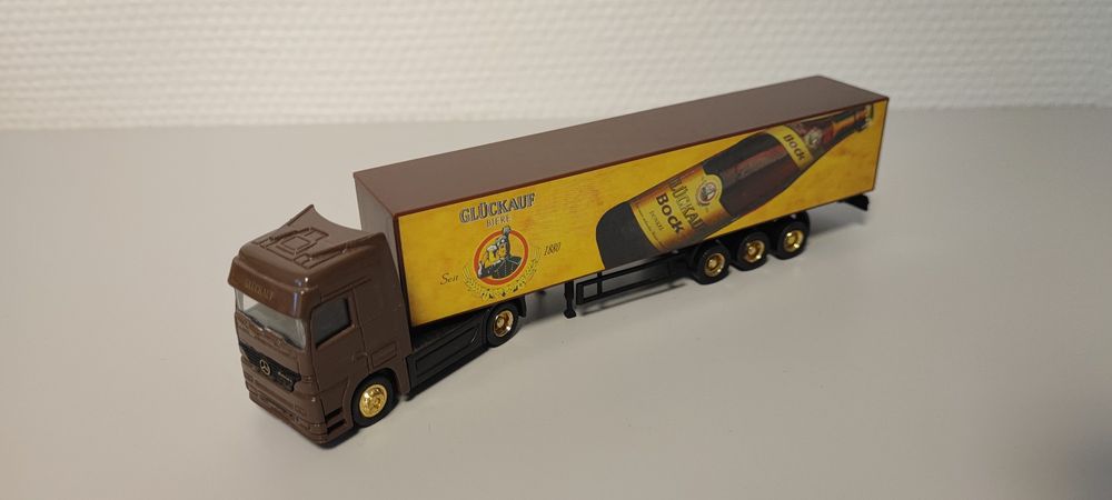 Колекція масштабних моделей авто вантажівок. Масштаб 1:87.