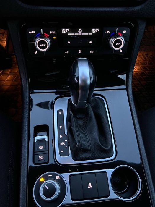 Продам Volkswagen Touareg 2015