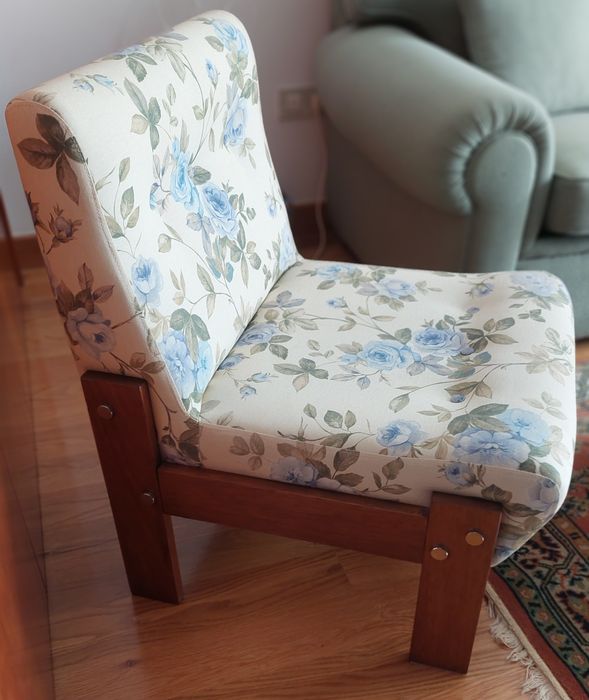 Sofá individual em tecido