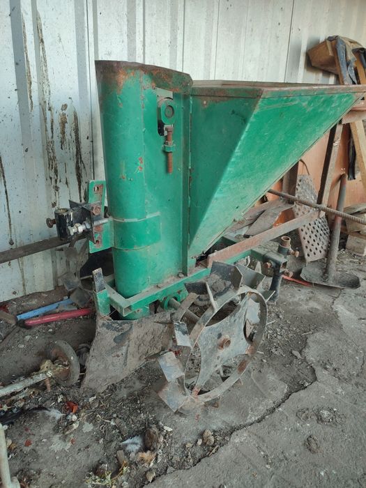 Картоплесажалка до мотоблока