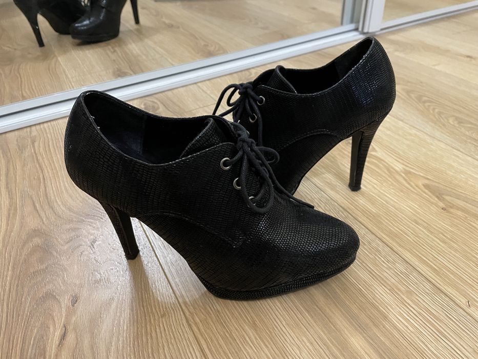 Półbuty damskie wiązane