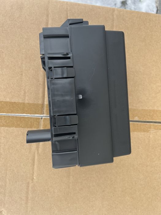 Блок коробка запобіжників Rogue T33 рог 20-26р 1.5 2.5 бензин