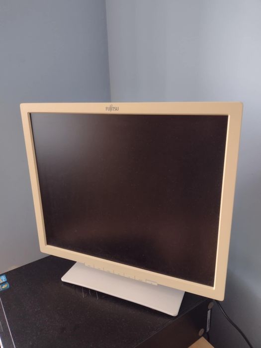 Hp RP 5800 komputer stacjonarny plus monitor