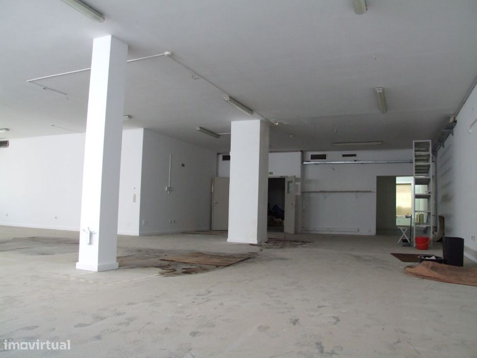 Armazém (Junto) A 28