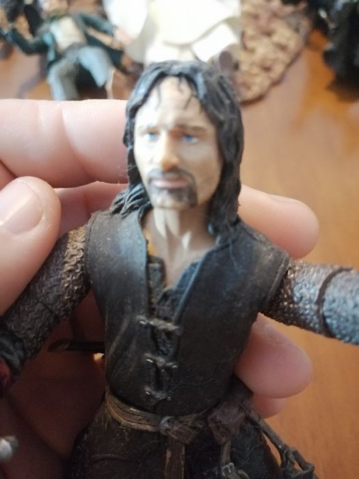 Aragorn boneco  senhor dos anéis