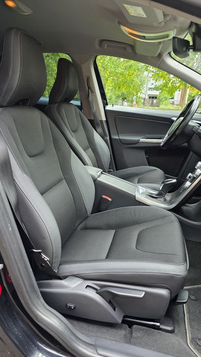 Volvo XC60 2015 rok Piękna Czerń